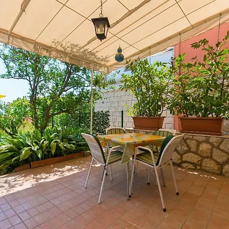 House Katarina Ντουμπρόβνικ