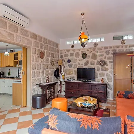 House Katarina דירה