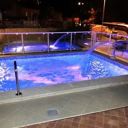 House Katarina מלון